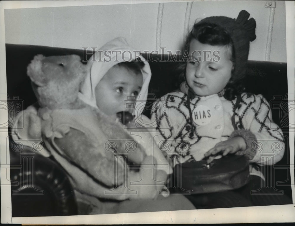 1950 New York Margaretta, Danuta Levicki Immigrant Children NYC-Historic Images