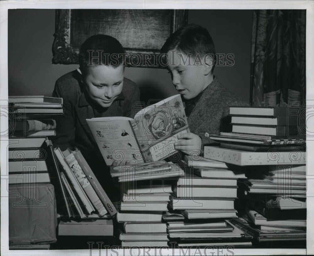 1954 Press Photo New York Duncan &amp; Robert Wagner at Gracie Mansion Library NYC-Historic Images