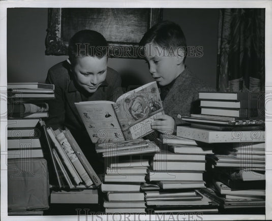 1954 Press Photo New York Duncan & Robert Wagner at Gracie Mansion Library NYC-Historic Images