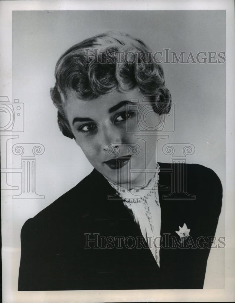 1949 Press Photo New York Hairstyle by M. Louis can worn in daytime and evening - Historic Images