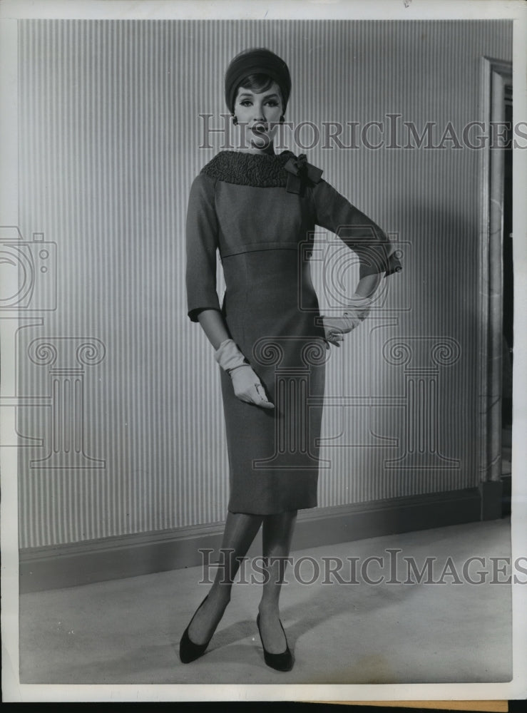 1958 Press Photo New York Herbert Sondheim Chiffon Velour Dress Fashion NYC - Historic Images