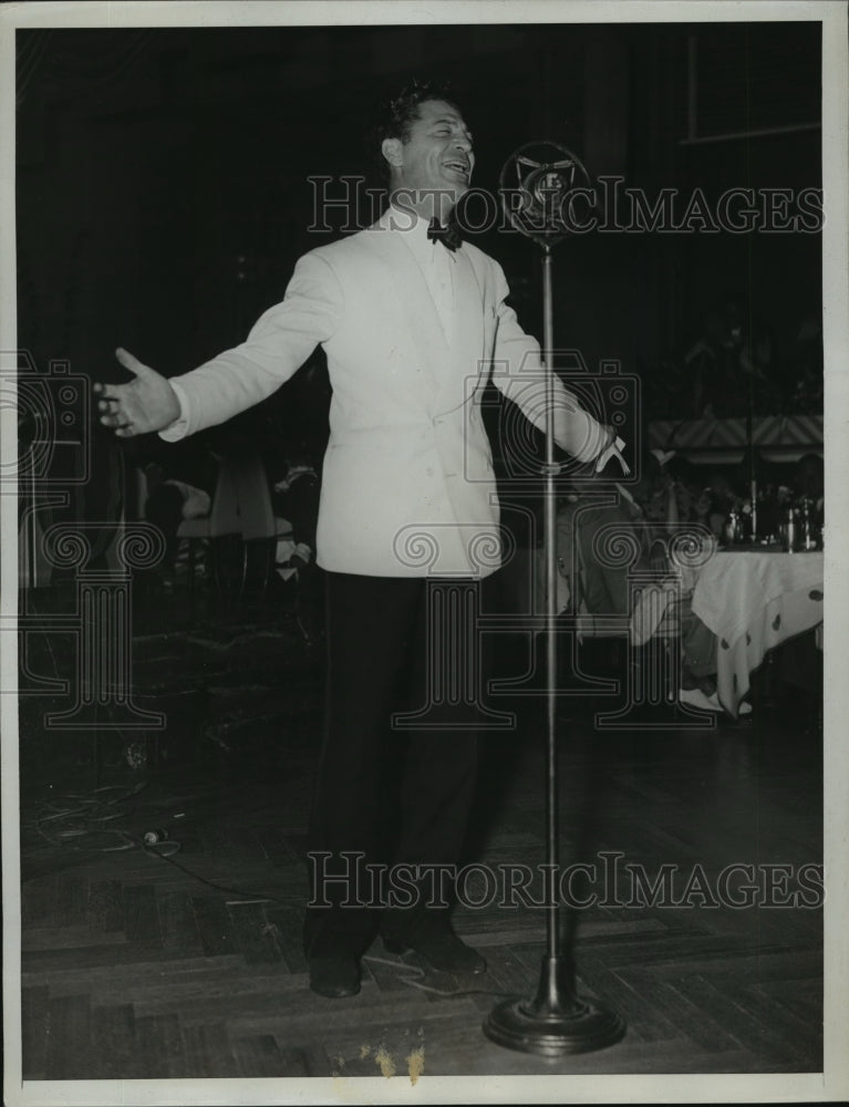 1934 Press Photo New York Stage &amp; radio star Ed Lowry at Hotel New Yoorker NYC-Historic Images