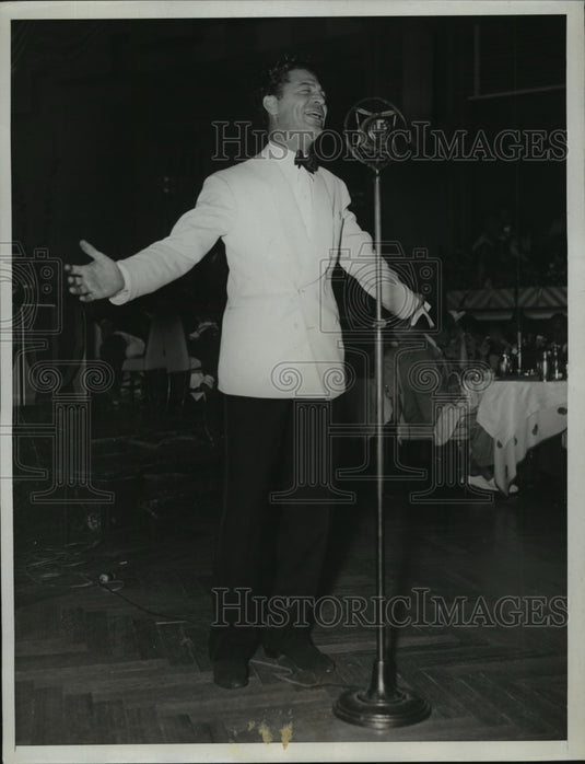 1934 Press Photo New York Stage & radio star Ed Lowry at Hotel New Yoorker NYC-Historic Images