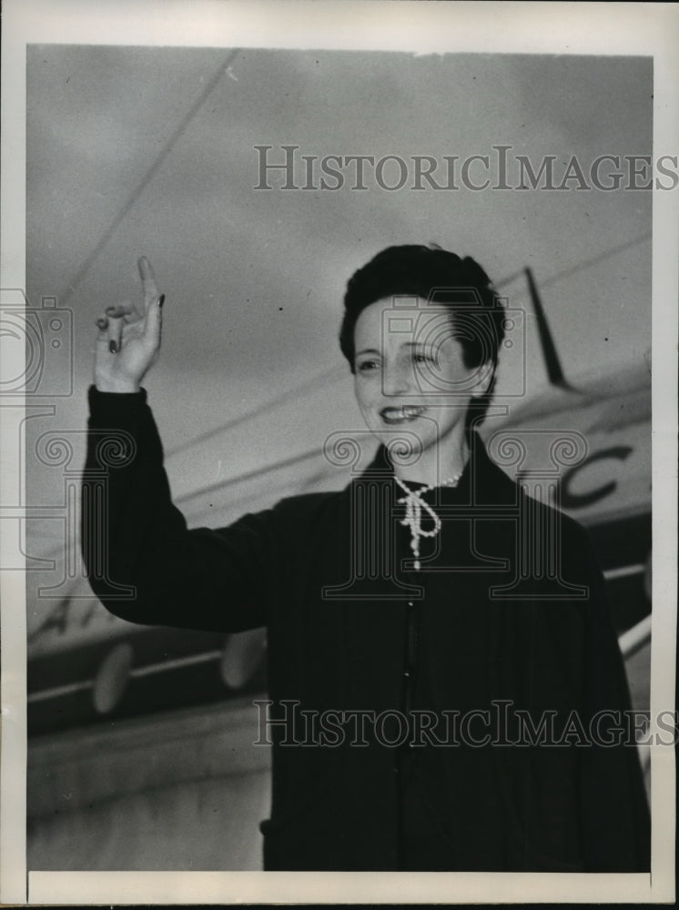 1948 Press Photo Eit Curi sister of Mme Irene Joliot Curie arrives in NYC - Historic Images