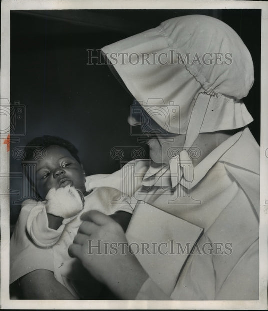 1953 Press Photo NEW YORK INCINERATOR VICTIM THRIVING NYC - Historic Images