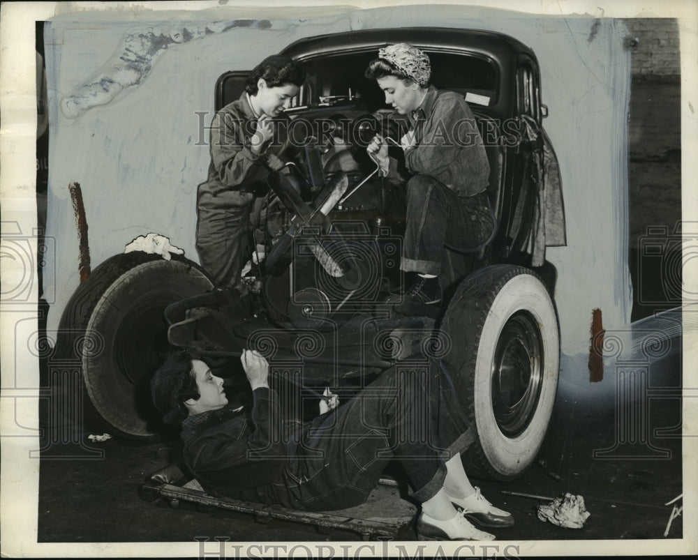 1941 New York Students of Barnard College work on auto in NYC-Historic Images