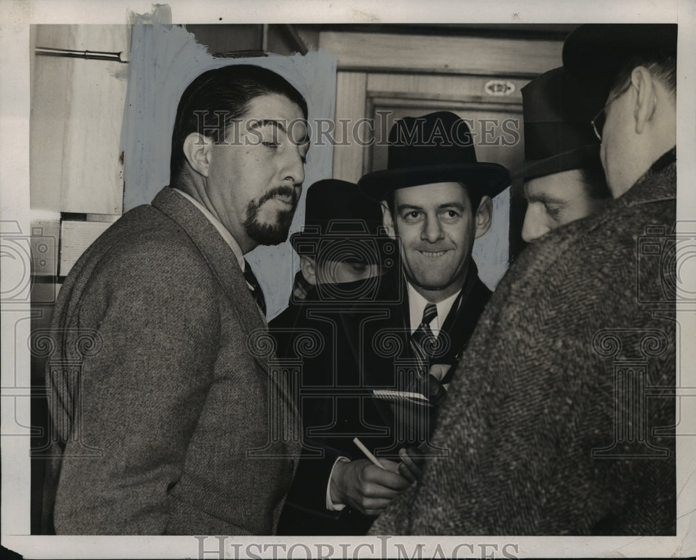 1939 Press Photo New York Juan Azcarte Interviewed Aboard S.S. Washington NYC - Historic Images