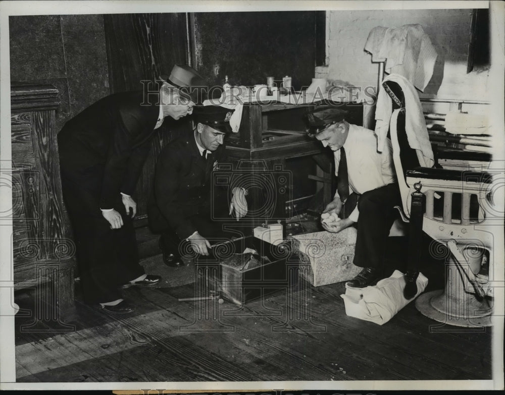 1934 Press Photo New York Welfare Islands Prison Raided by Police NYC-Historic Images