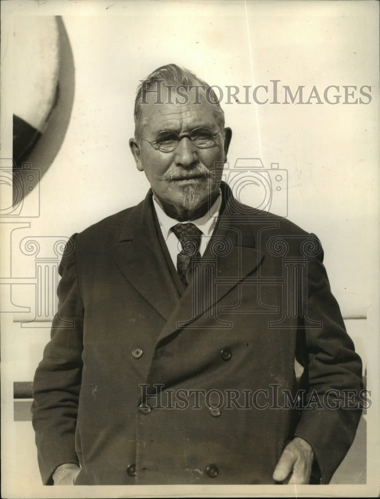 1933 Press Photo New York Tom Mann Labor Leader Arrives on SS Majestic NYC - Historic Images