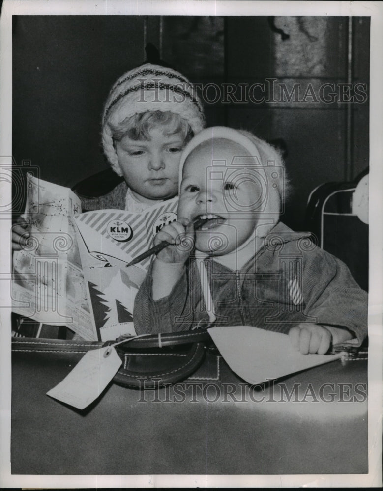 1955 Press Photo New York Robert &amp; Donnal Harrel at Idlewild Airport NYC - Historic Images