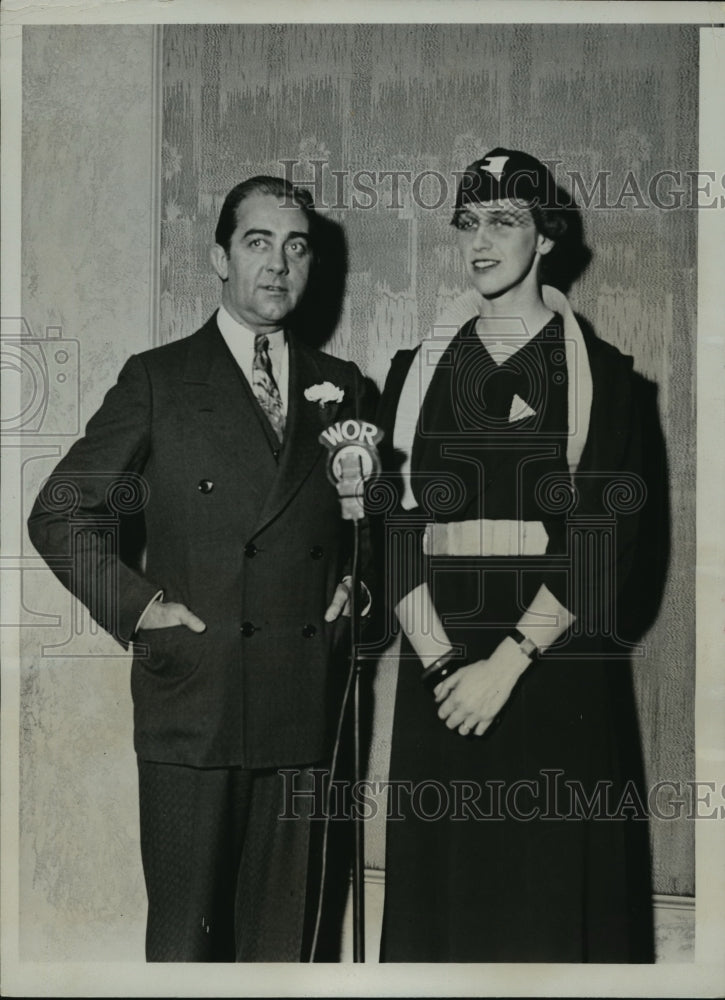 1933 Press Photo New York Mrs Curtis Dall WOR Radio Broadcast NYC - neny21235-Historic Images