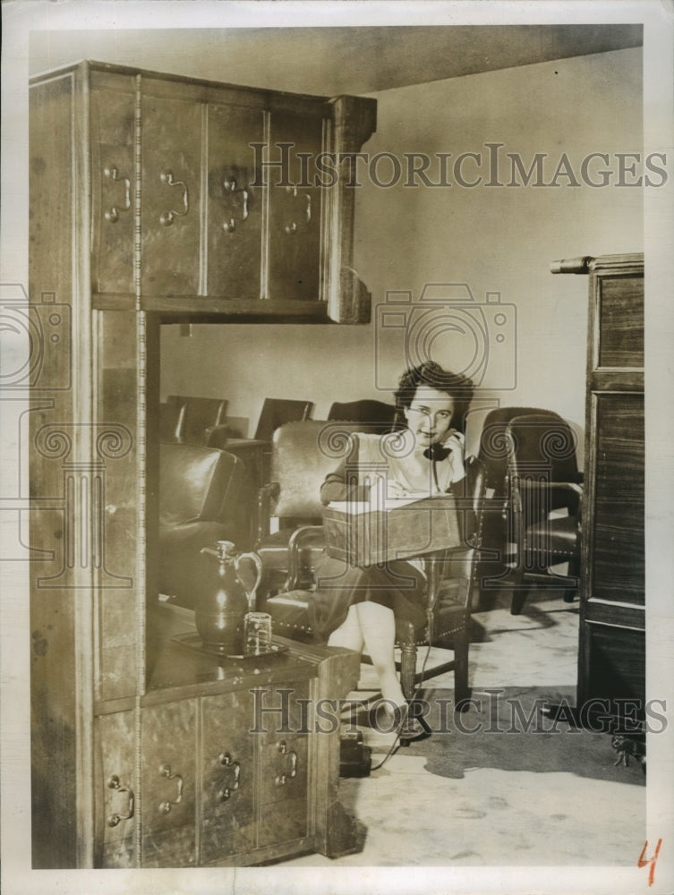 1950 Press Photo New York Ruth Schwartz of the UN Secretary General&#39;s Office NYC - Historic Images