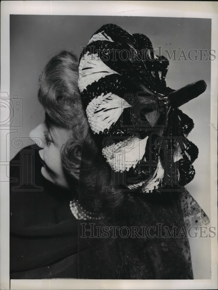 1949 new York Eve Tartar designed pagoda turban shown in NYC-Historic Images