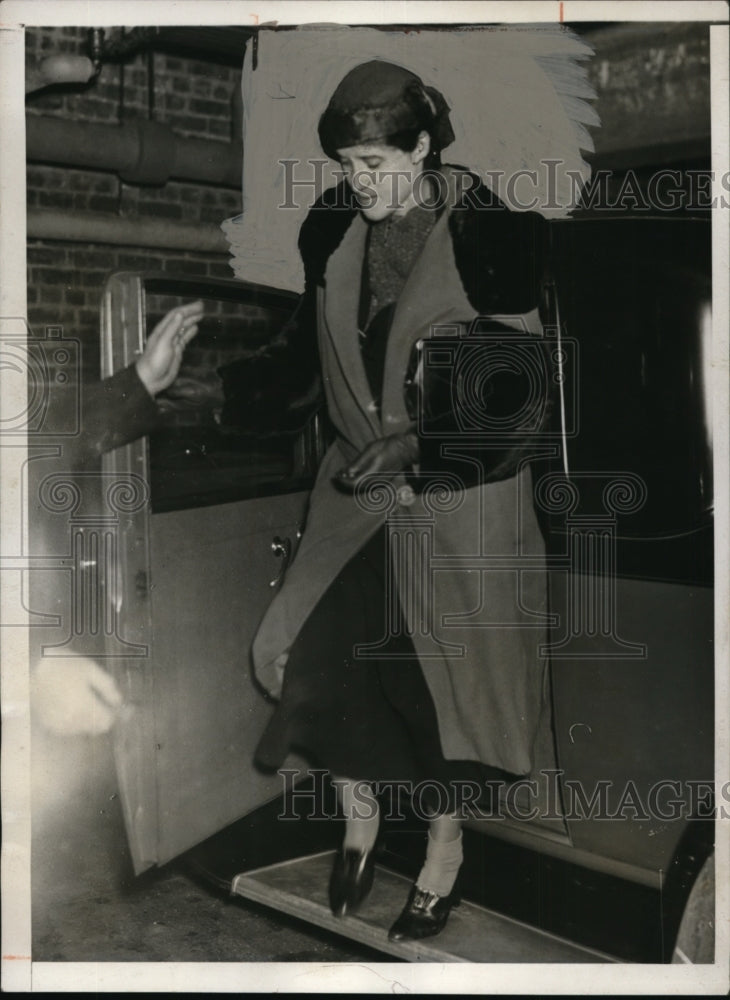 1932 Press Photo NEW YORK ARRIVING TO TESTIFY AT TRIAL OF FORMER LOVER NYC-Historic Images