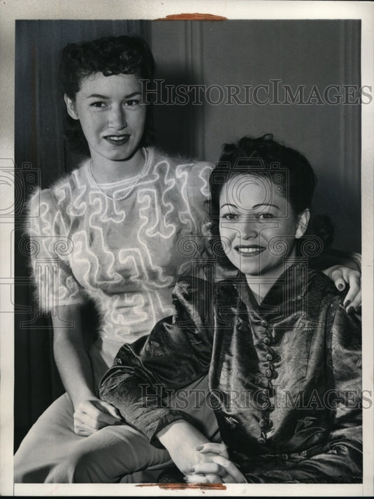 1941 Press Photo New York Lucretia Lewis Finds War Talk Louder in NY than Hawaii-Historic Images