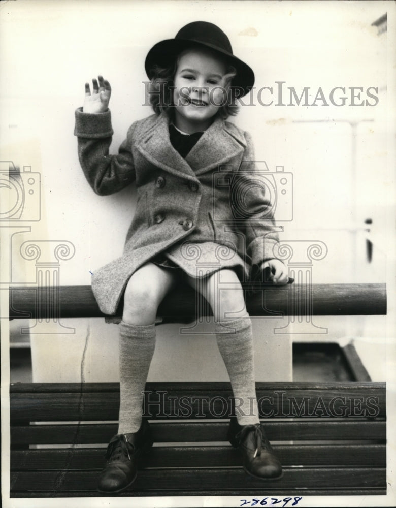 1934 Press Photo New York Tankervoeve De Mattias aboard SS Lafayette NYC-Historic Images