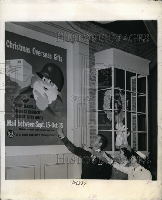 1945 NEW YORK CHRISTMAS EARLY AT LUNCHEON AT WALDORF NYC-Historic Images