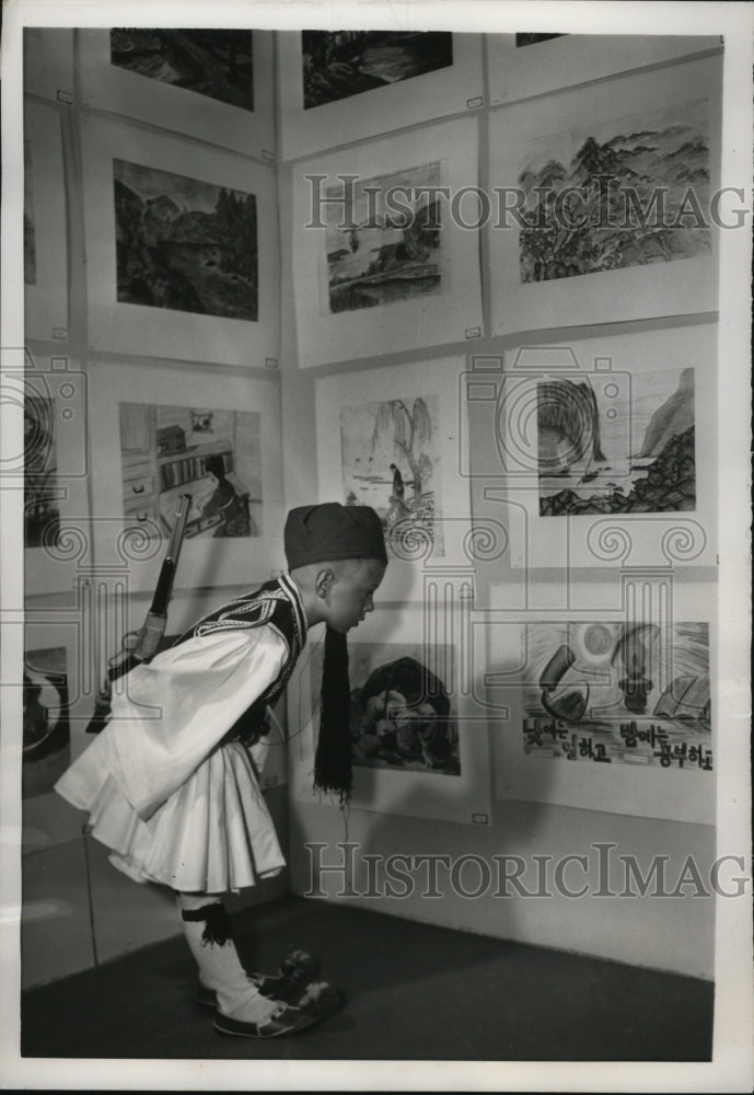 1955 Press Photo New York Peter Zogas at Chidlrens Art Exhibit NYC - Historic Images