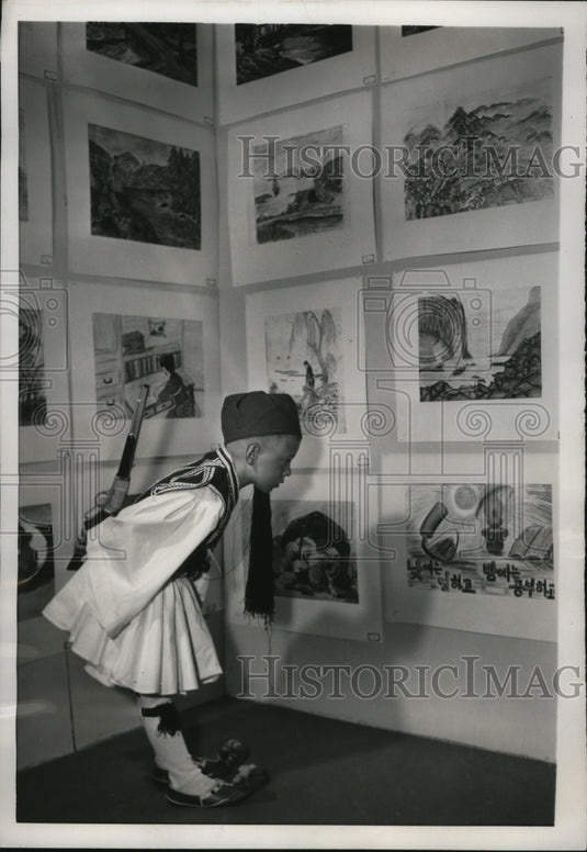 1955 Press Photo New York Peter Zogas at Chidlrens Art Exhibit NYC - Historic Images