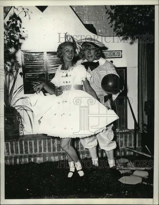 1934 Press Photo New York F.T. Byrne and Wife, Society Stages Baby Party NYC - Historic Images