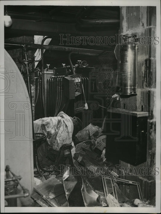 1934 Press Photo New York Fire swept the basement of Proctor's RKO Theater - Historic Images