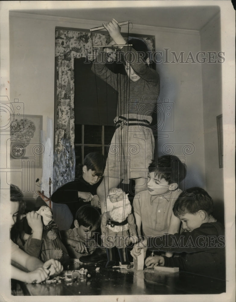 1940 NEW YORK BRITISH CHILDREN PREPARE FOR CHRISTMAS IN U.S. NYC-Historic Images