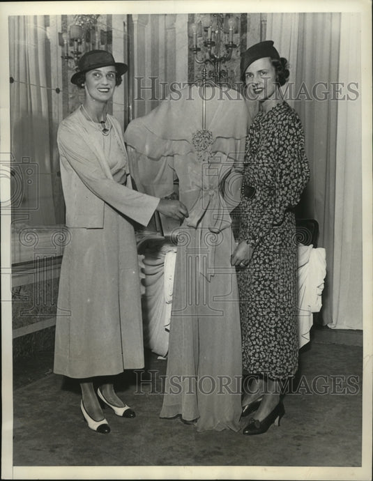 1933 Press Photo New York Mrs Harrold Talbot, Mrs Malcolm Meecham in NYC - Historic Images