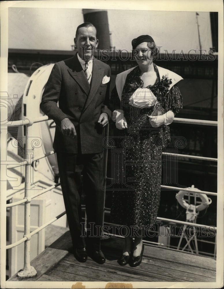 1933 Press Photo NEW YORK NEWSPAPER SYNDICATE SAILS FOR ABROAD NYC - Historic Images