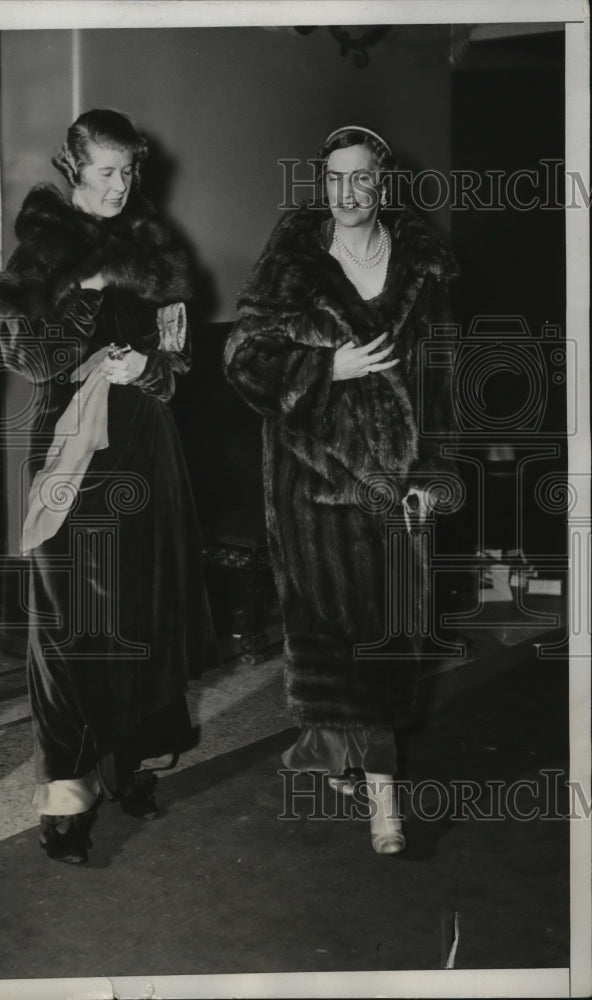 1933 Press Photo New York Mrs Vincent Astor, Mrs William Hoffman at Opera NYC-Historic Images