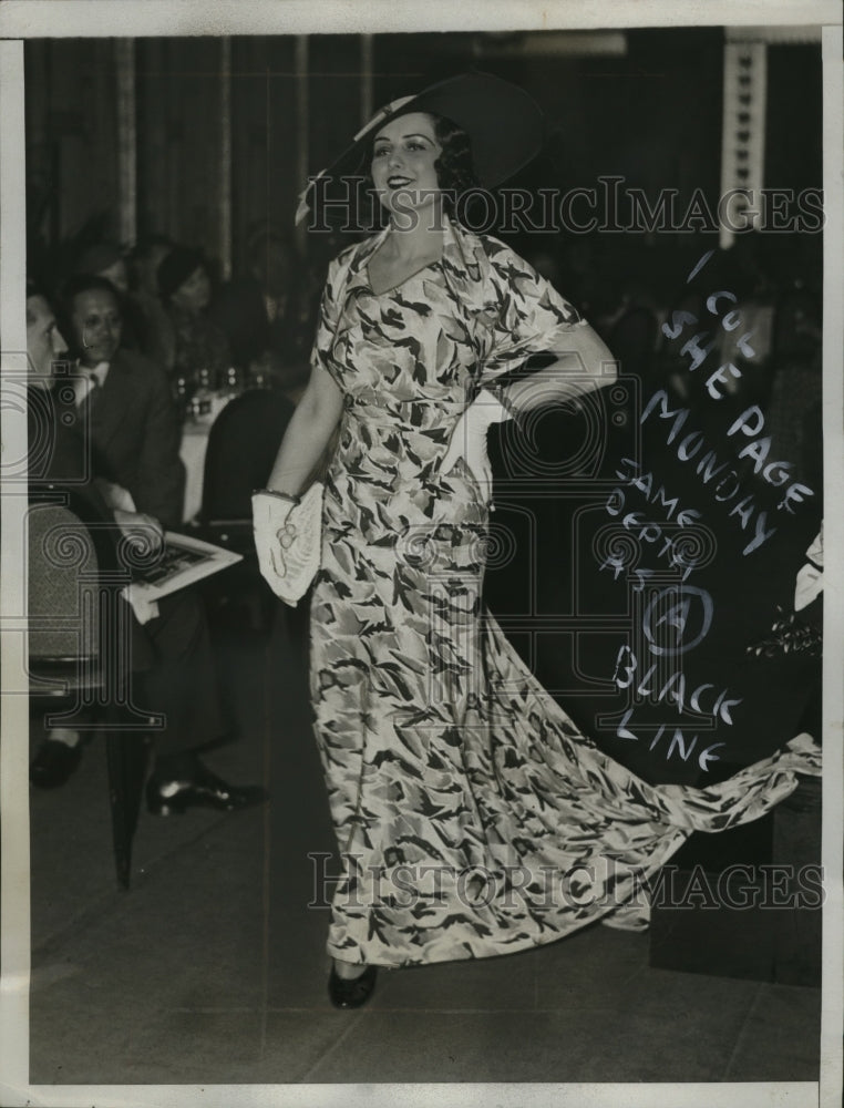 1934 Press Photo New York Marquita Nicolai Modeling at Evolution of Silks NYC - Historic Images