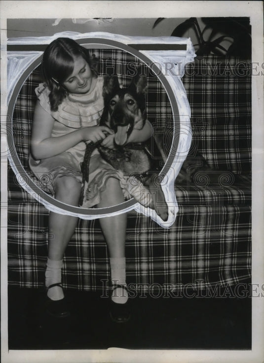 1935 Press Photo New York Pearl Meyer & dog Lady hero animal in NYC - neny22742-Historic Images