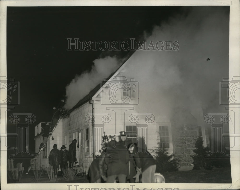 1946 Press Photo New York Garden City, L.I. Home Fire NYC - Historic Images