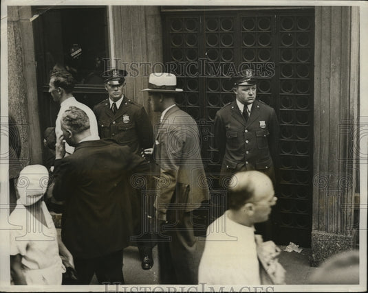 1931 Press Photo New York American Union Bank Closed by State NYC - neny23000-Historic Images