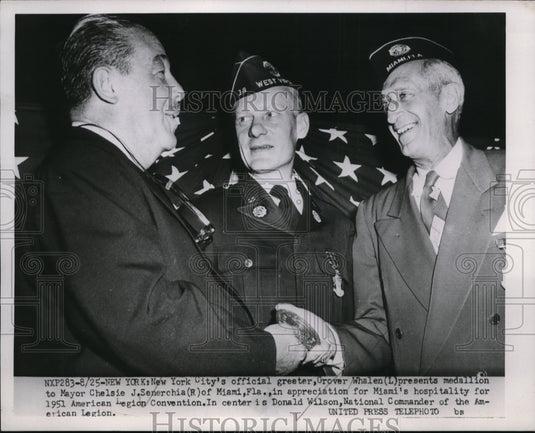 1952 Press Photo New York Mayor Chelsie J.Senerchia, received Medallion NYC-Historic Images