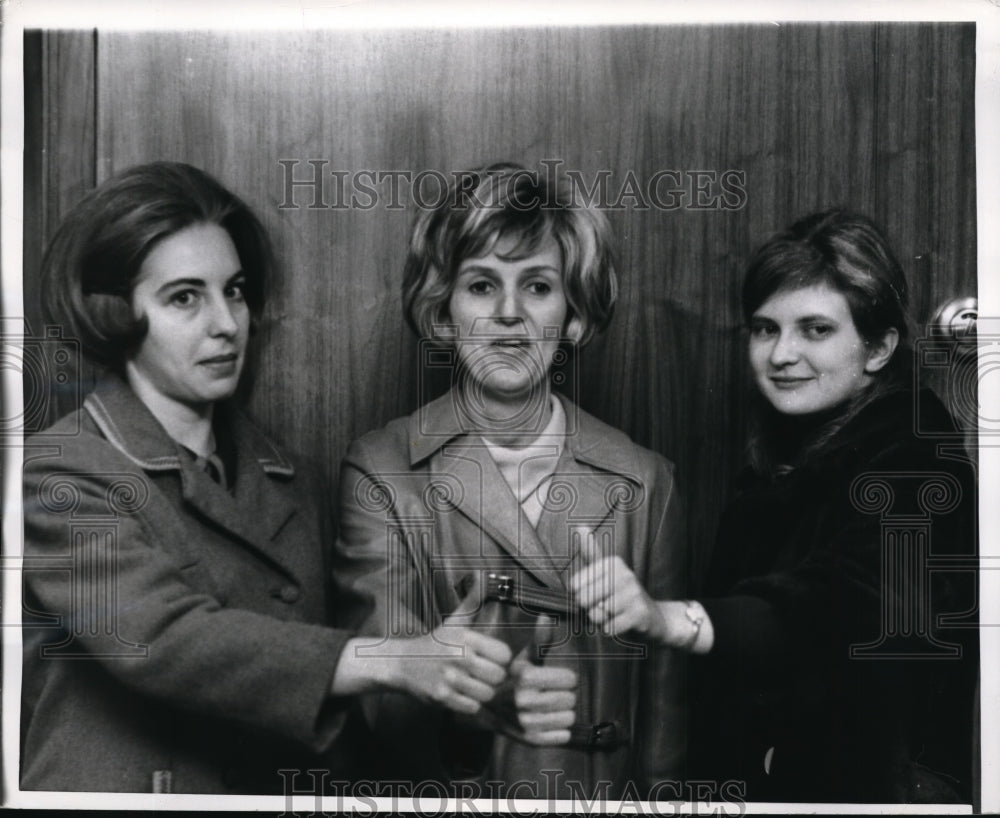 1970 Press Photo New York June Nelson, Nicki Stegman, Sherry Duncan MIA NYC - Historic Images