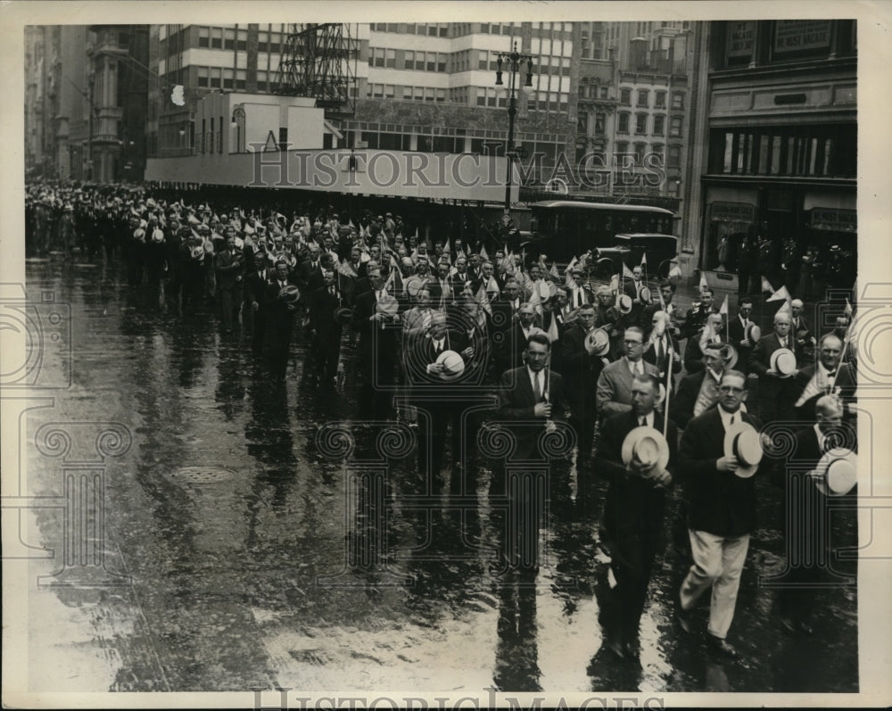 1932 Press Photo NEW YORK 40,000 MARCH IN HOLY NAME PARADE IN RAIN NYC-Historic Images