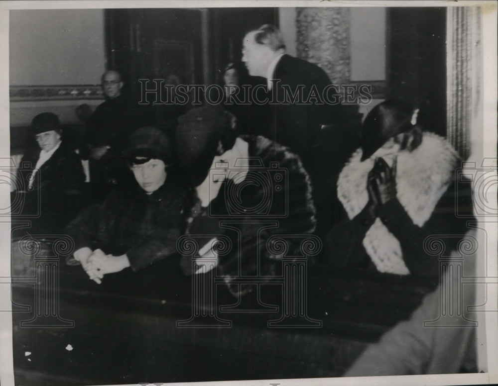 1934 Press Photo New York Little Gloria Vanderbilt with Mother at Church NYC - Historic Images