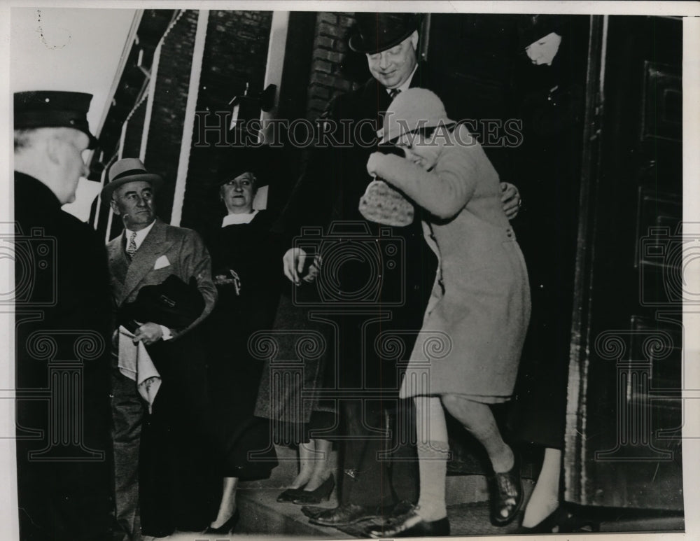 1934 Press Photo New York Little Gloria Vanderbilt Leaves St. Francis Church NYC-Historic Images