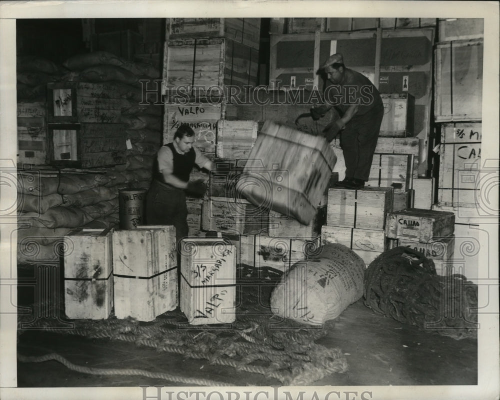 1946 Press Photo New York AFL workers return to work after strike NYC - Historic Images