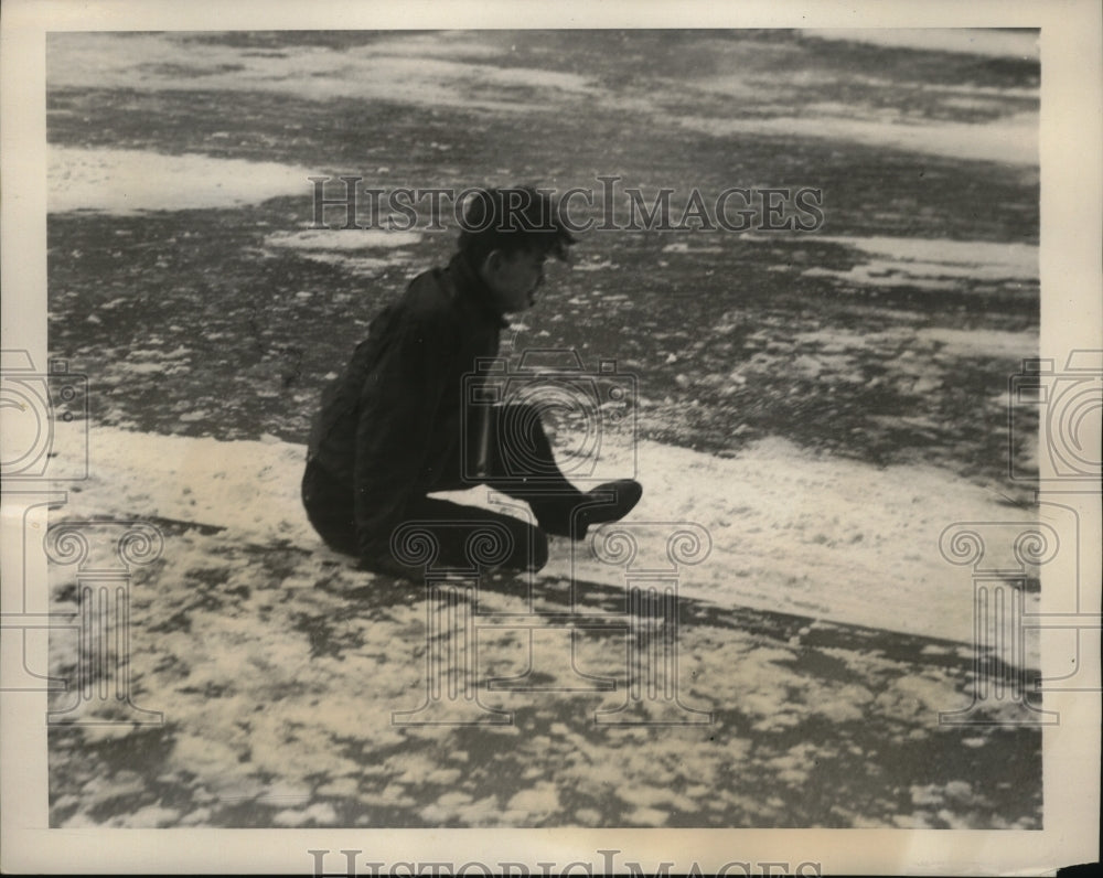 1940 Press Photo New York Boy takes a slip on the Icy Street at Central Park NYC - Historic Images