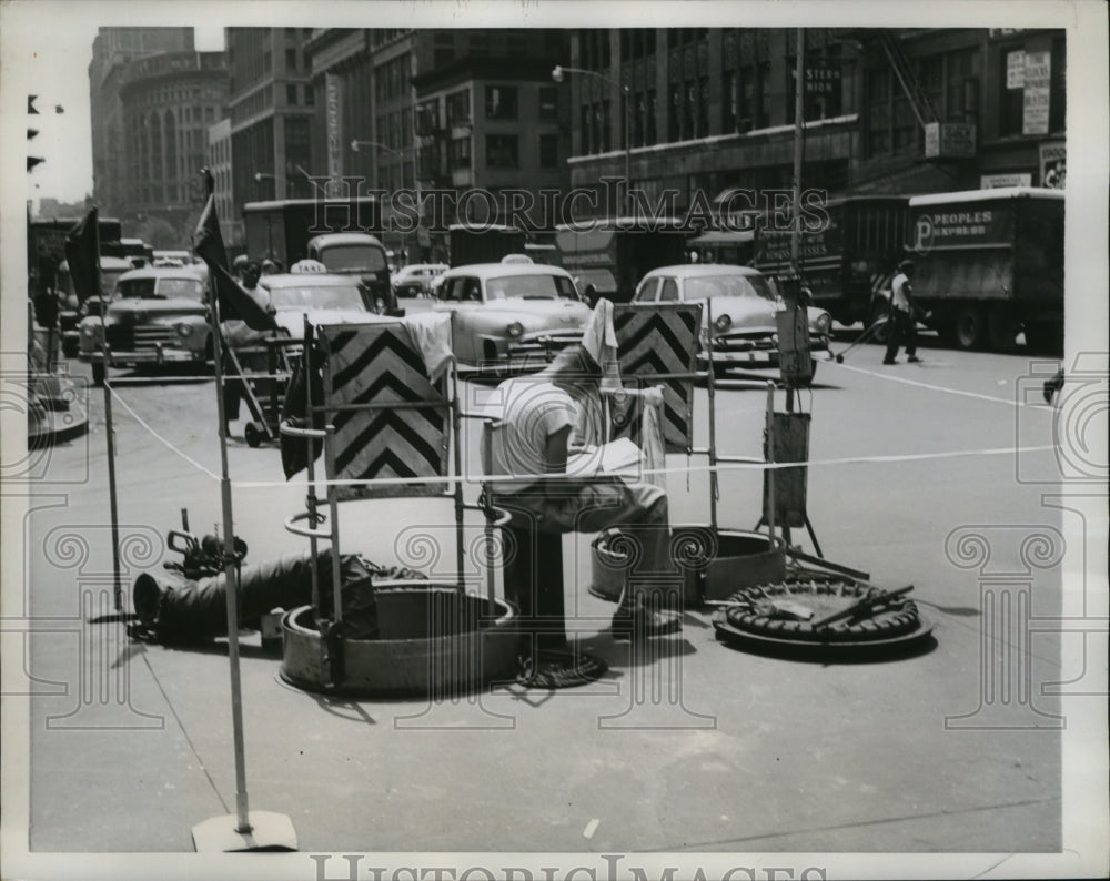 1958 NEW YORK UNDISTURBED BY TRAFFICE WHIZZING BY NYC-Historic Images