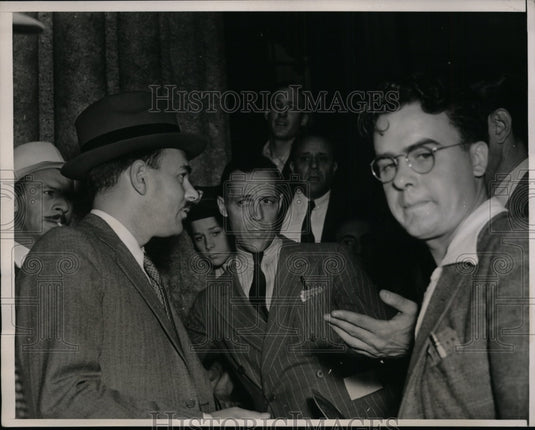 1938 Press Photo New York District Attorney Thomas Dewey w/ Photographers NYC - Historic Images