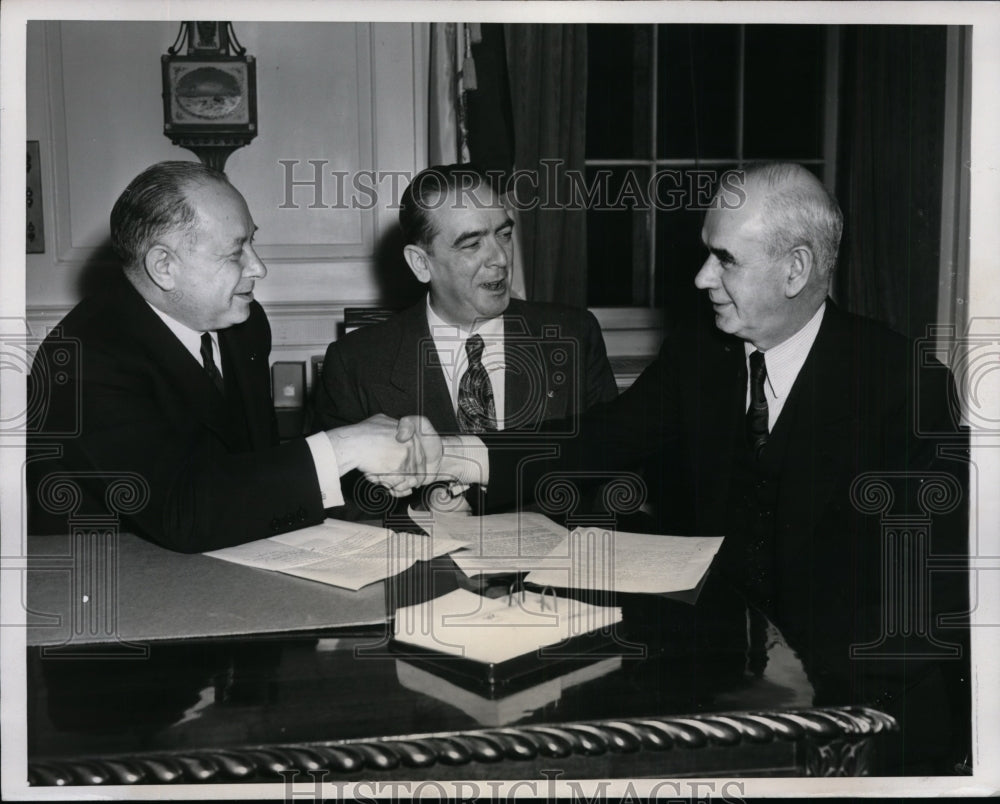 1946 Press Photo New York Mayor William O&#39;Dwyer,David Sarnoff in NYC - Historic Images