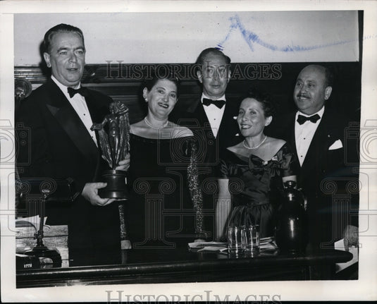 1947 Press Photo New York Mayor William O'Dwyer, American Fashion Critics NYC - Historic Images