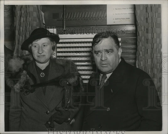 1937 Press Photo New York Mayor & Mrs LaGuardia at Assembly Dist elections NYC-Historic Images