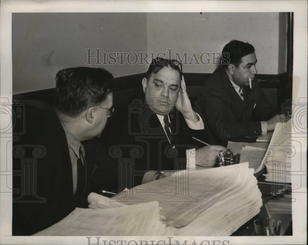 1941 Press Photo NEW YORK LAGUARDIA TO CUT $50,000,000 FROM DEPT REQUESTS NYC - Historic Images