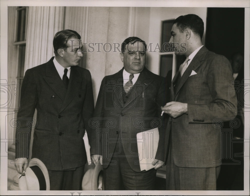 1935 Press Photo New York Mayor F.H.La Guardia, Paul V.Betters and Lester Stone - Historic Images