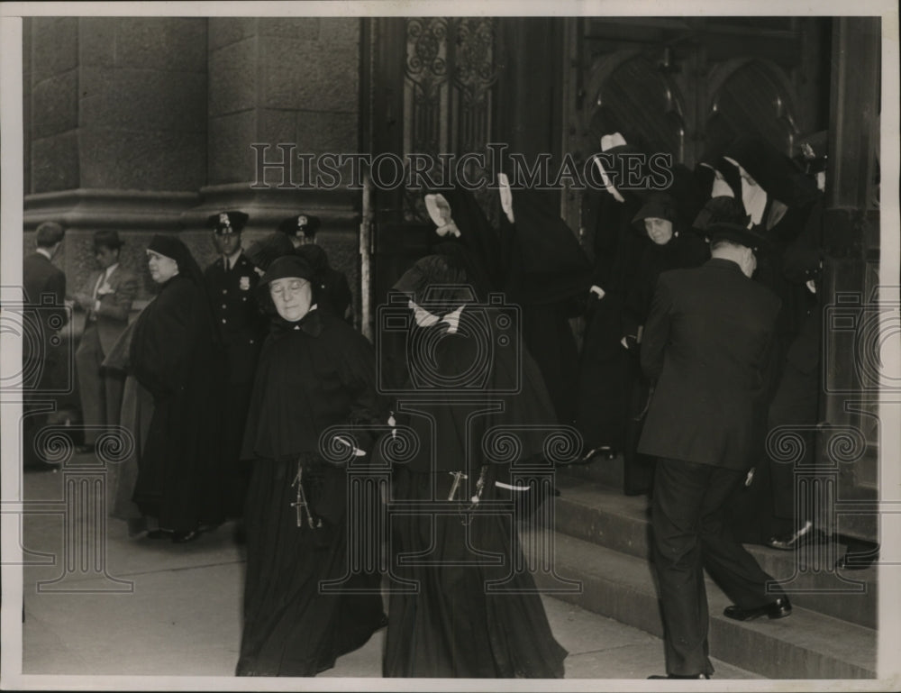 1938 Press Photo New York People at St Patrick&#39;s requiem mass NYC - Historic Images