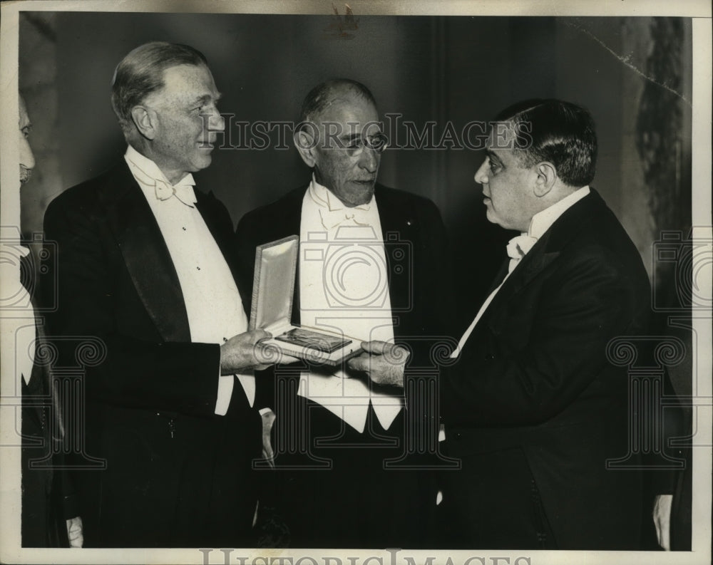 1937 Press Photo New York Mayor LaGuardia Honored by American Hebrews NYC - Historic Images