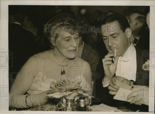 1938 Press Photo New York Roy Requa, Mrs. Stanwood Menken, World's Fair Ball NYC - Historic Images